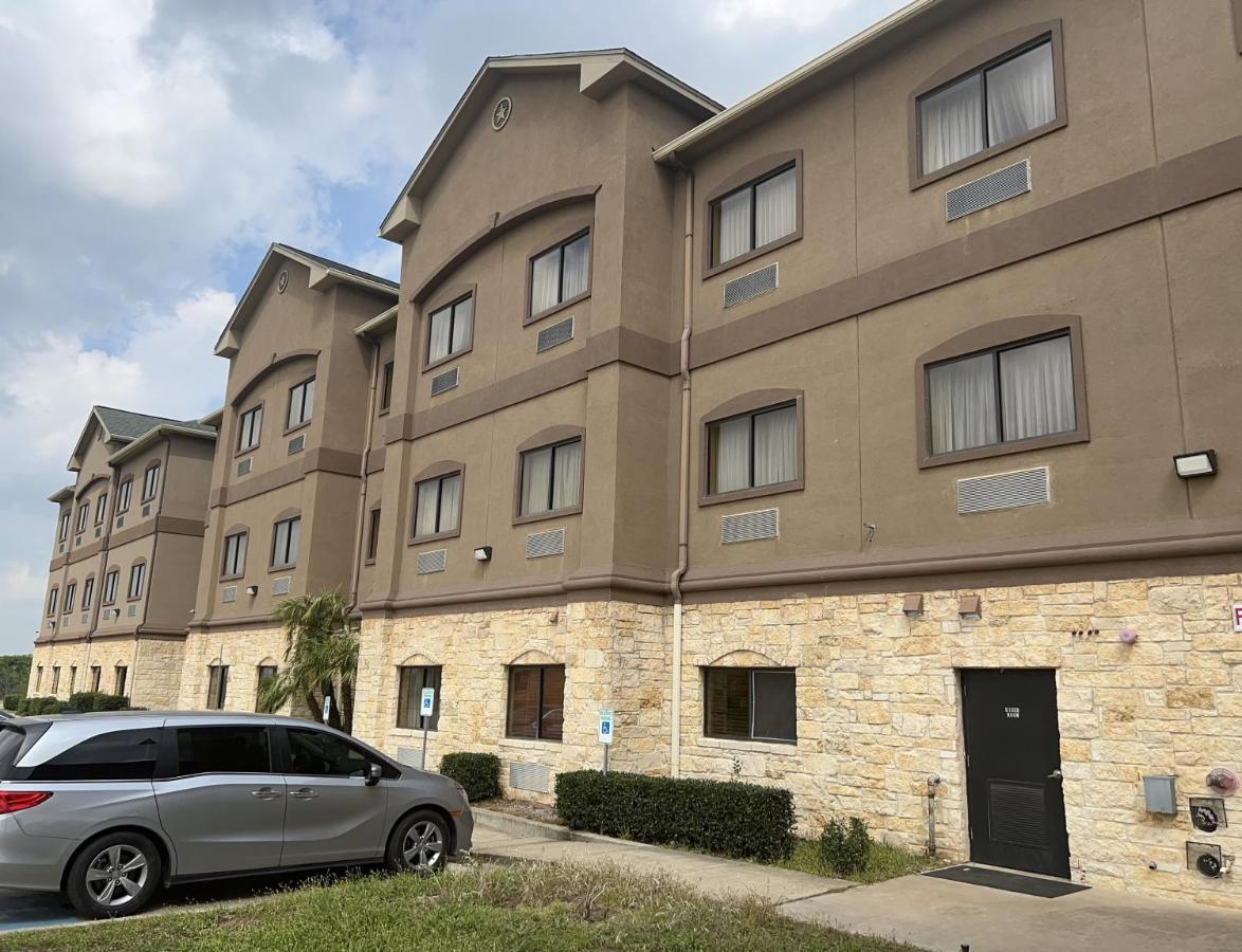 Baymont By Wyndham Cuero Hotel Exterior foto